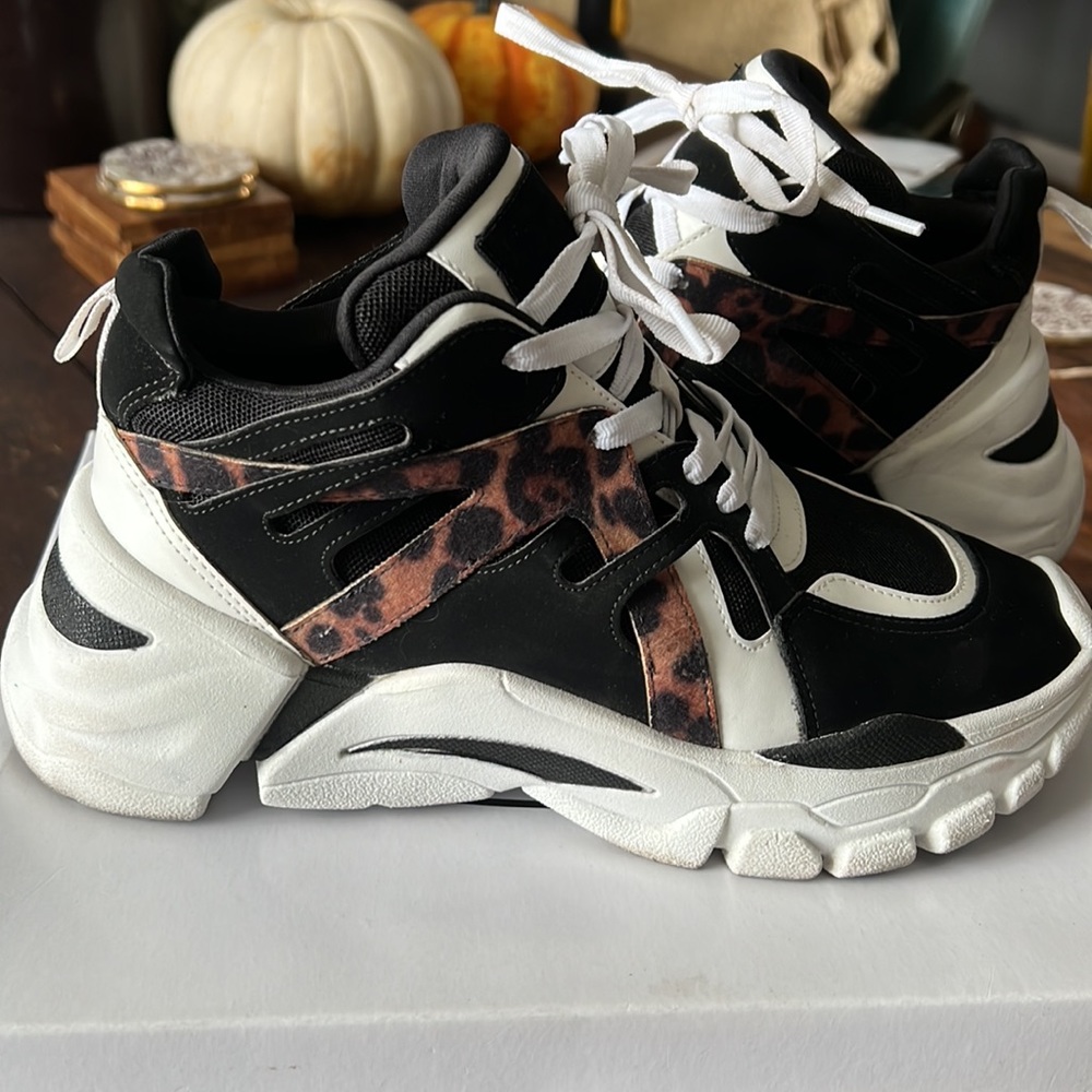 Steve Madden Chunky Sneakers- Size 7